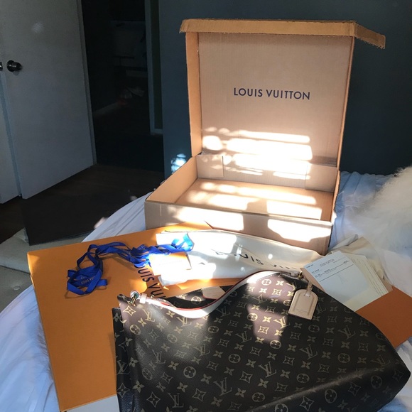 Louis Vuitton Graceful Monogram Pivoine Interior - Picture 2 of 8